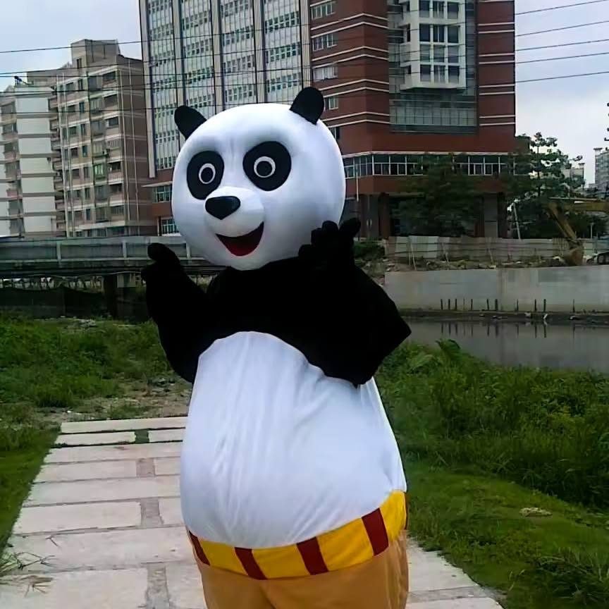 Mascotte panda en costume complet